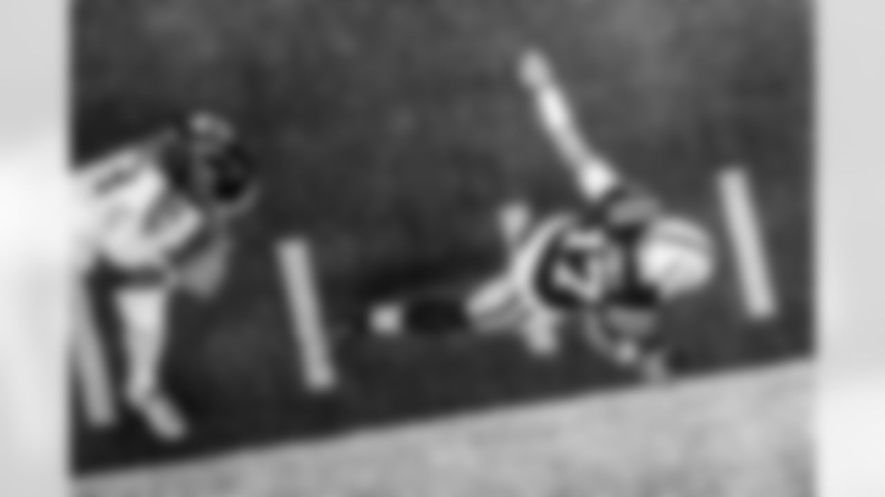 QB Daniel Jones #17