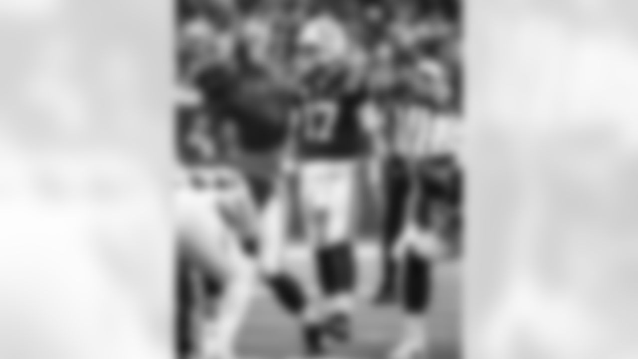 QB Daniel Jones #17
