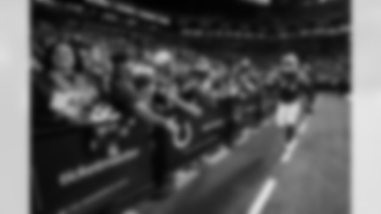 LB Zaire Franklin #44