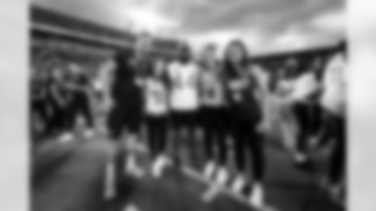 LB Zaire Franklin #44