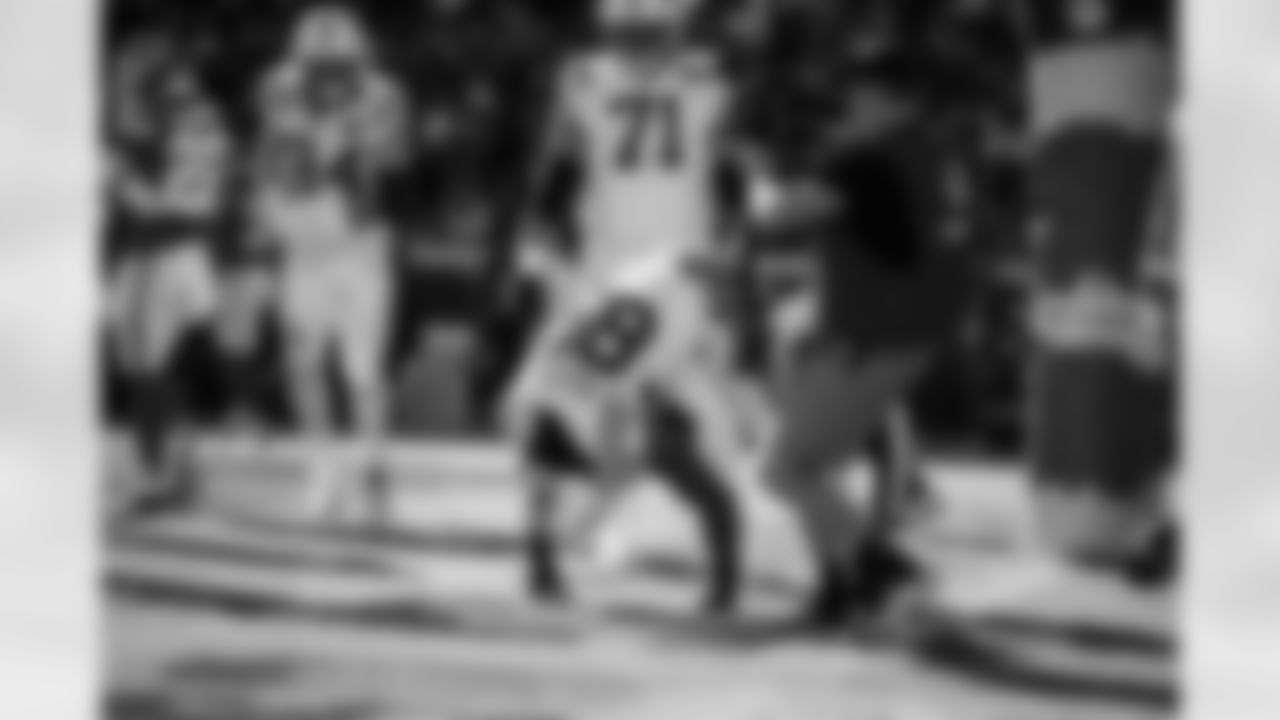 TE Drew Ogletree #85 and G Matt Goncalves #71