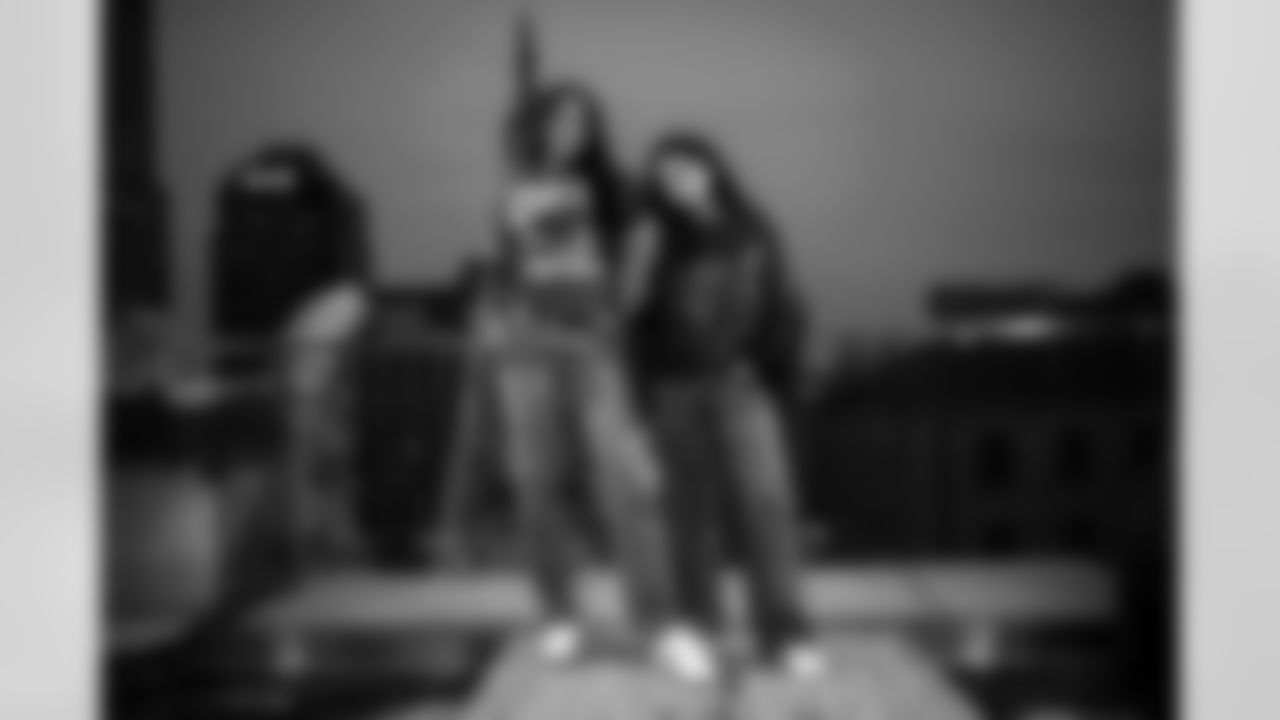 86 TE Will Mallory, 40 CB Jaylon Jones