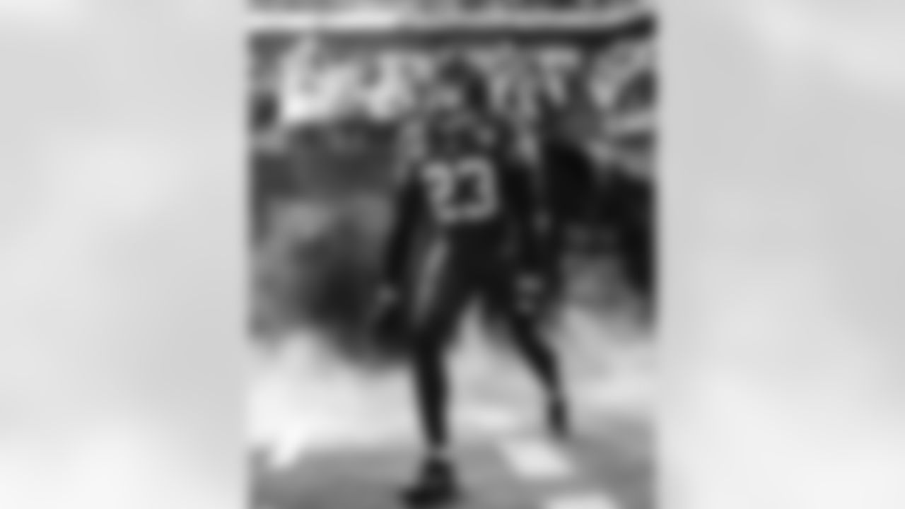 CB Kenny Moore II #23