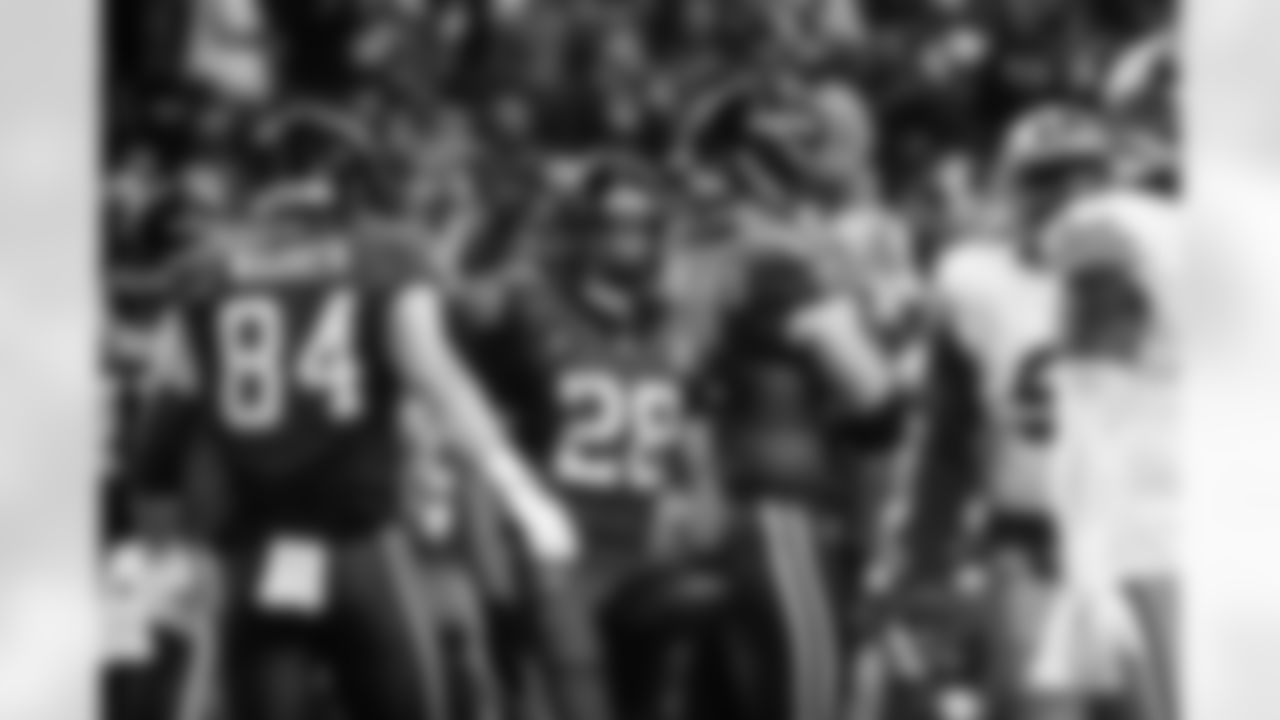 RB Jonathan Taylor #28 and TE Tyler Warren #84