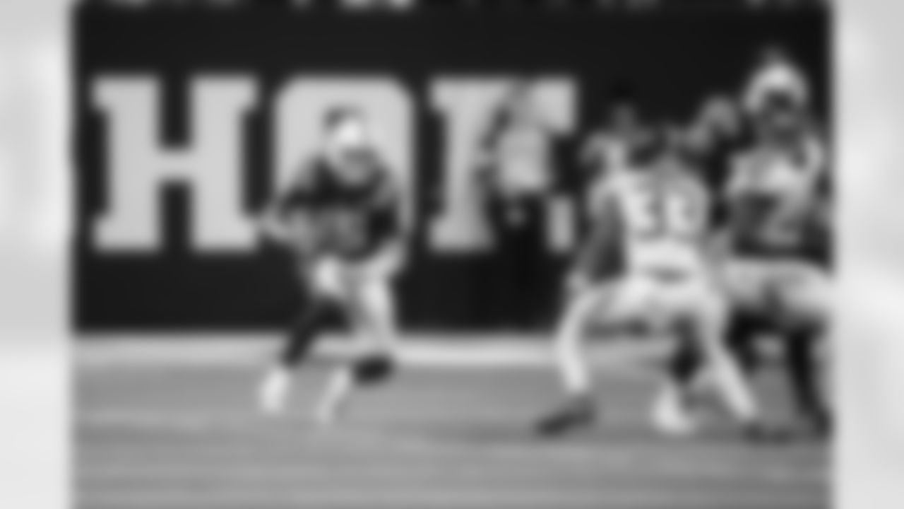 QB Riley Leonard #15