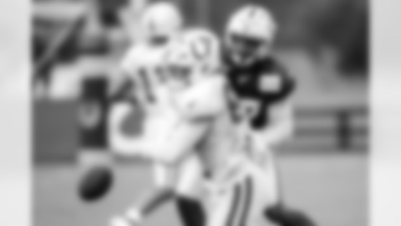 QB Riley Leonard #15 and CB Justin Walley #27