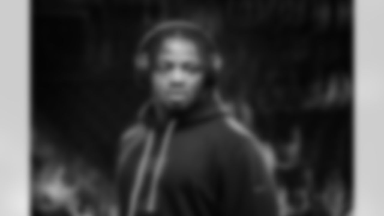 DE Samson Ebukam #52