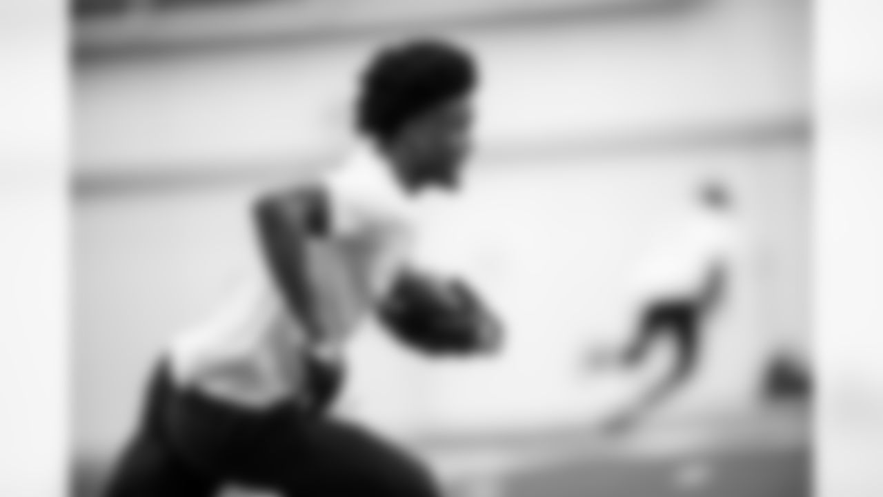 WR Adonai Mitchell #10