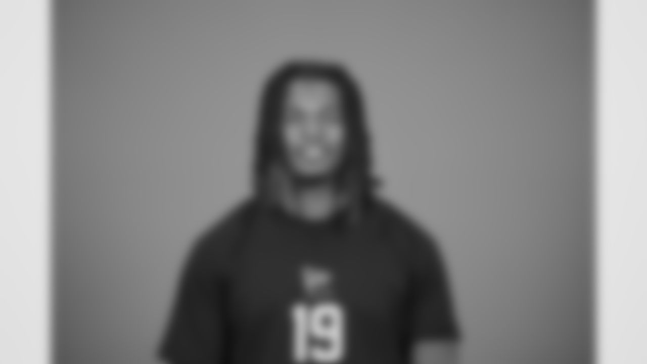 LSU linebacker Harold Perkins Jr. (19) poses for a portrait at the NFL football scouting combine in Indianapolis, Tuesday, Feb. 24, 2026 (AJ Mast/AP Content Services for the NFL)