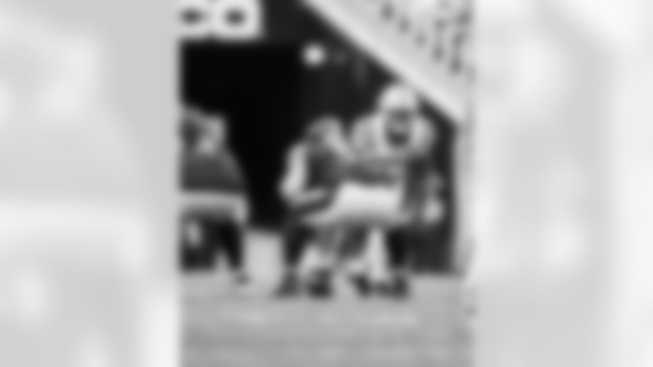 LB Germaine Pratt #53