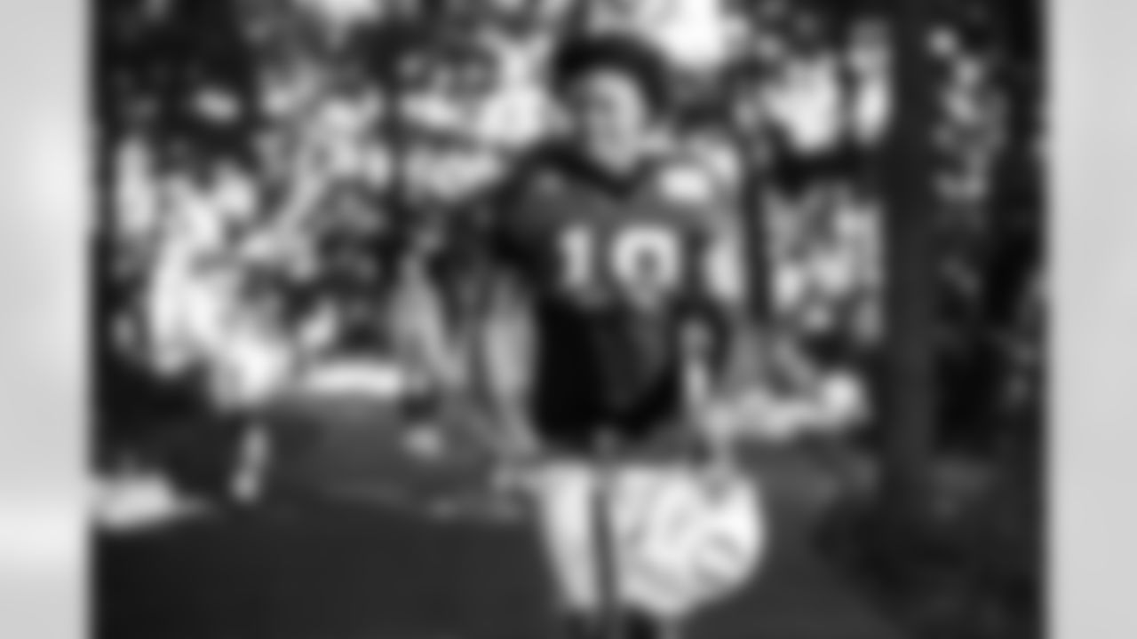 WR Adonai Mitchell #10