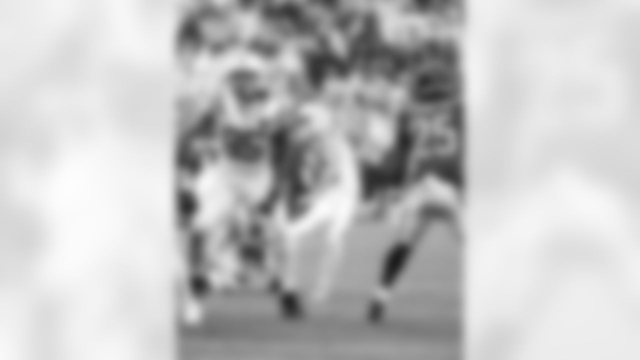 TE Drew Ogletree #85 and K Blake Grupe #10