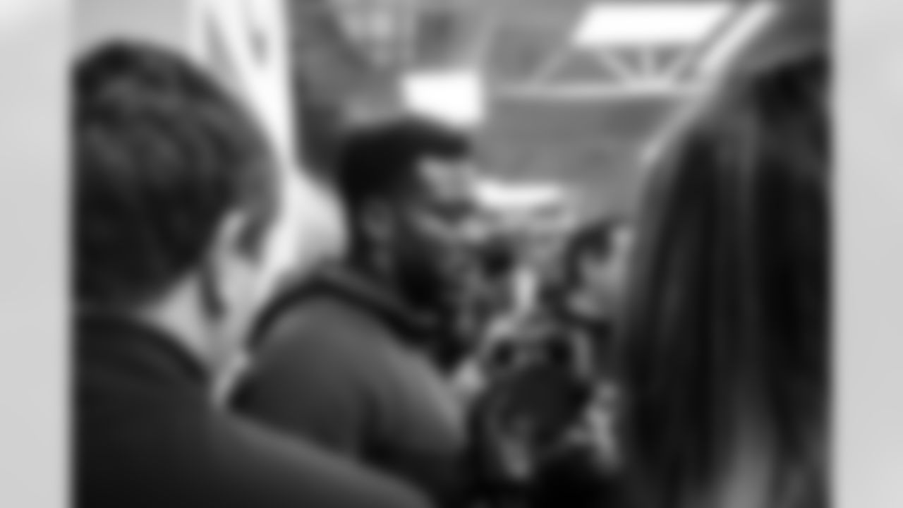 LB Zaire Franklin #44