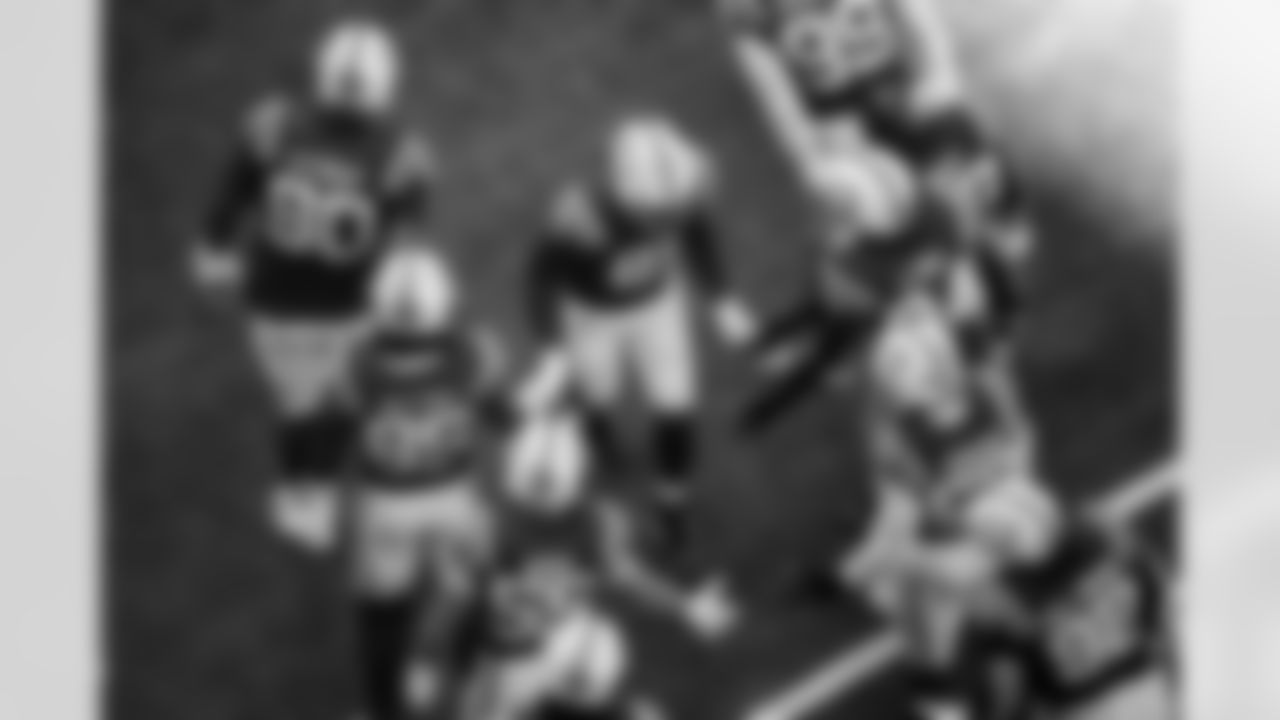TE Mo Alie-Cox #81