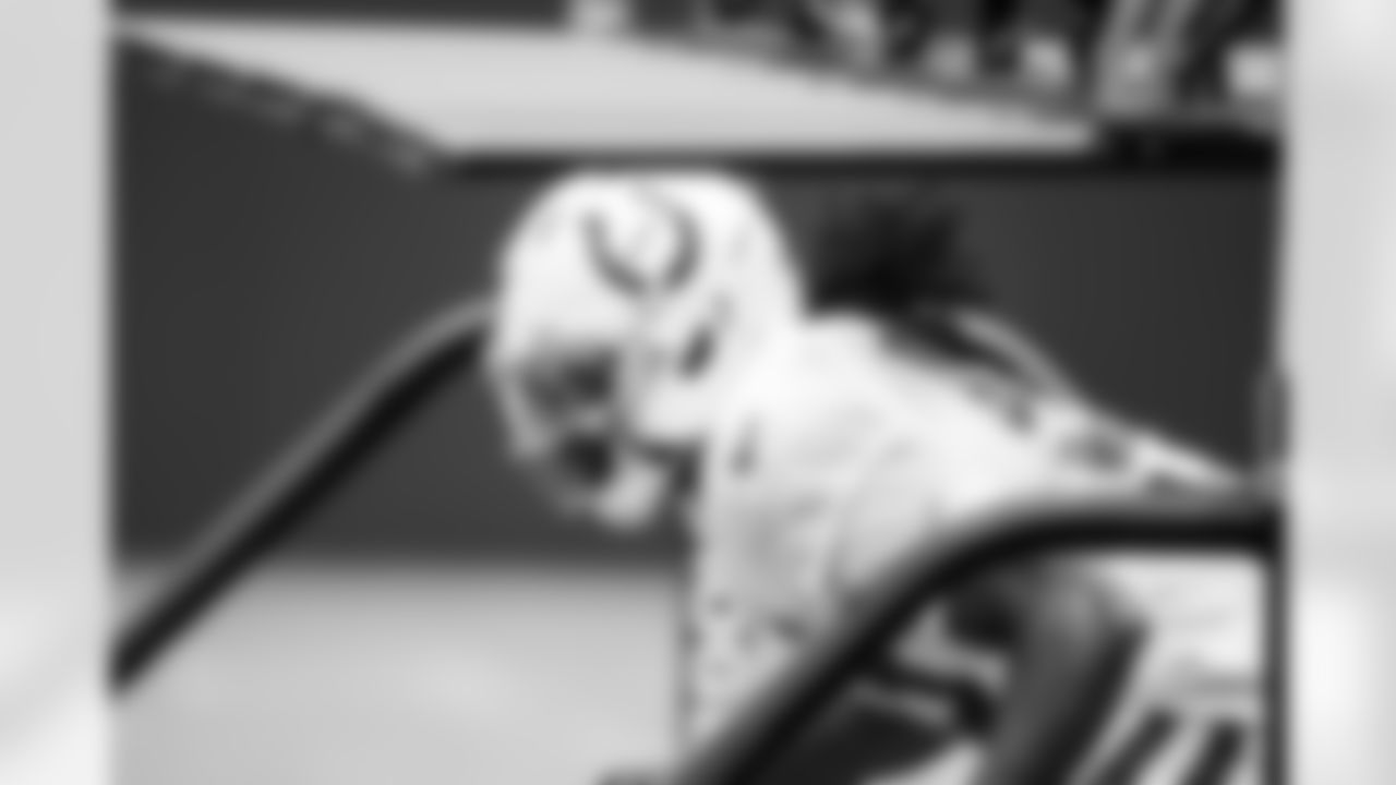 LB Solomon DeShields #53