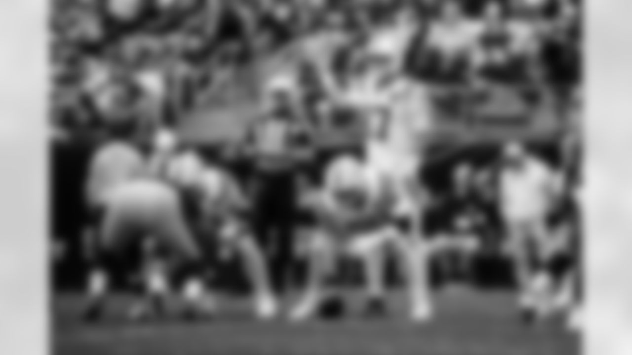 G Tanor Bortolini #60 and QB Daniel Jones #17