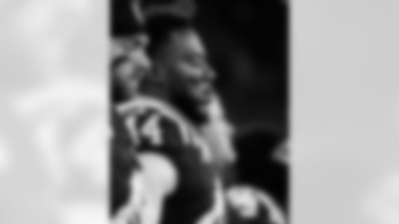 LB Joe Bachie #48 and LB Zaire Franklin #44