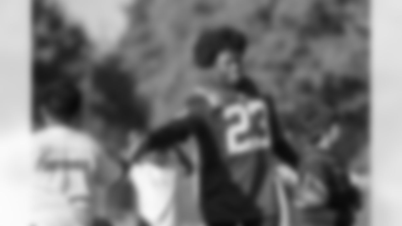 23 CB Kenny Moore II