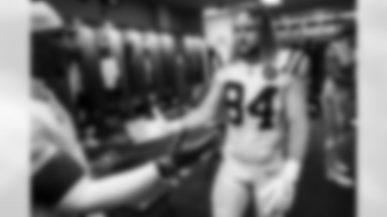 QB Anthony Richardson #5 and TE Tyler Warren #84