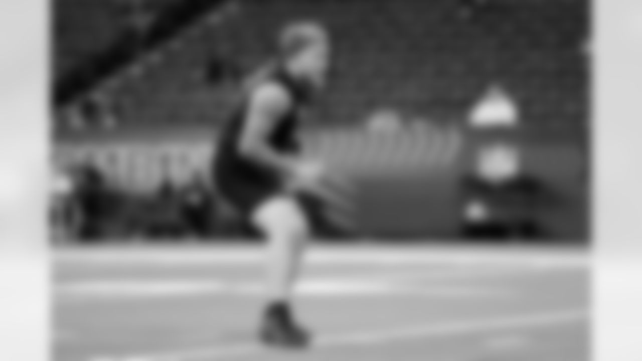 Ucla offensive lineman Garrett DiGiorgio (19) participates in a drill during the 2026 NFL Scouting Combine on Sunday, March 1, 2026 in Indianapolis, Indiana. (Lauren Leigh Bacho/NFL)