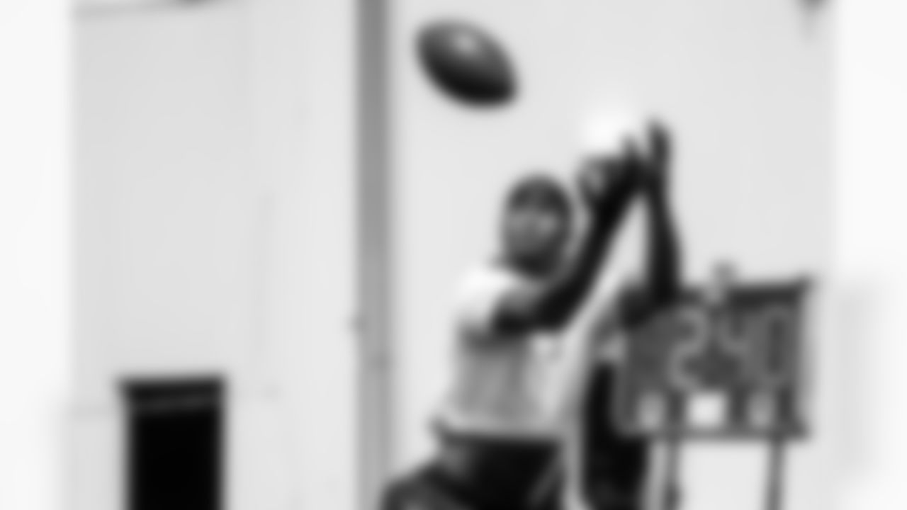 WR Adonai Mitchell #10