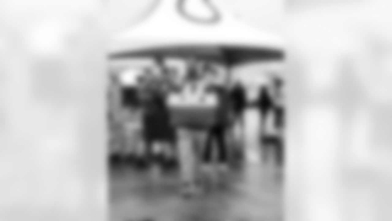 LB Zaire Franklin #44