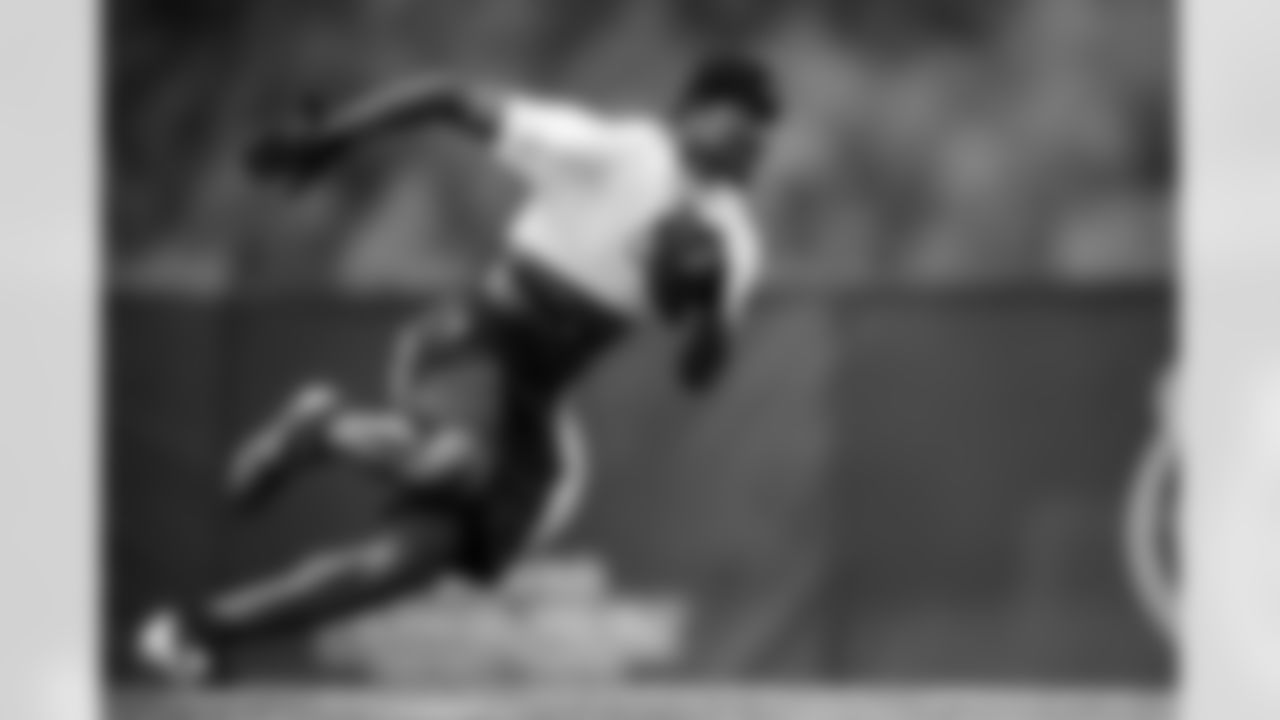 WR Adonai Mitchell #10