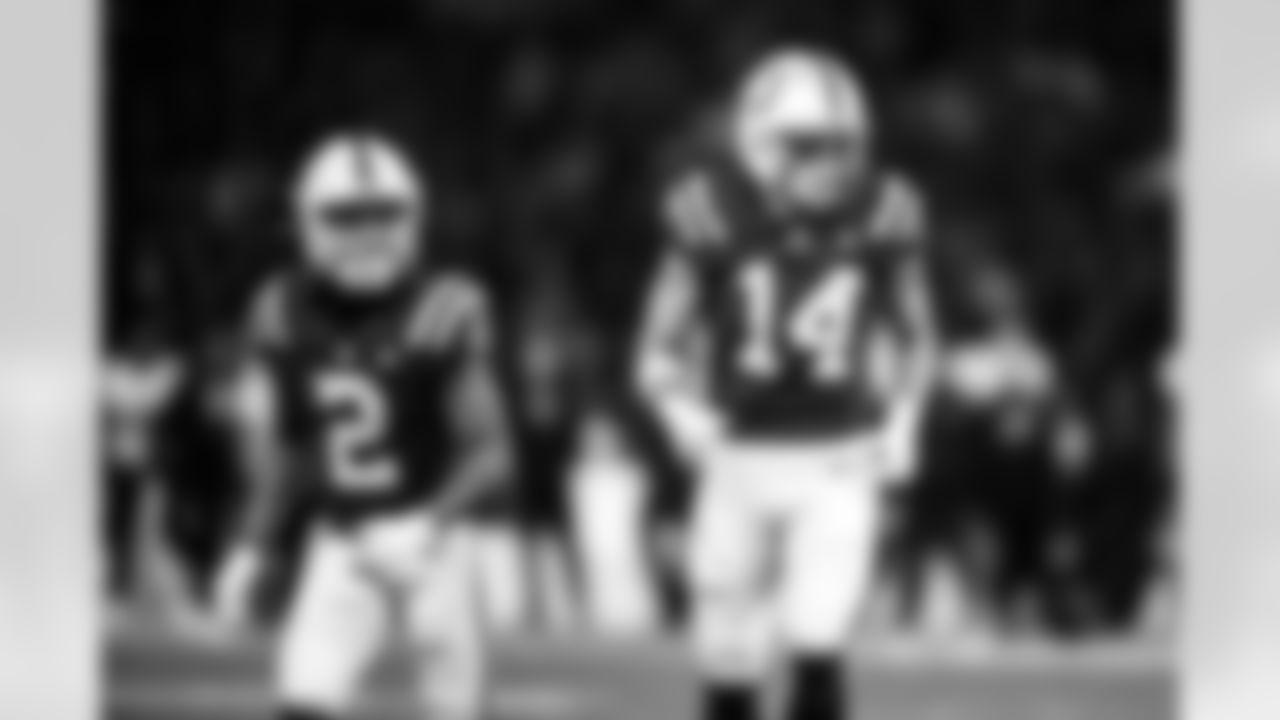 WR Josh Downs #2 and WR Alec Pierce #14