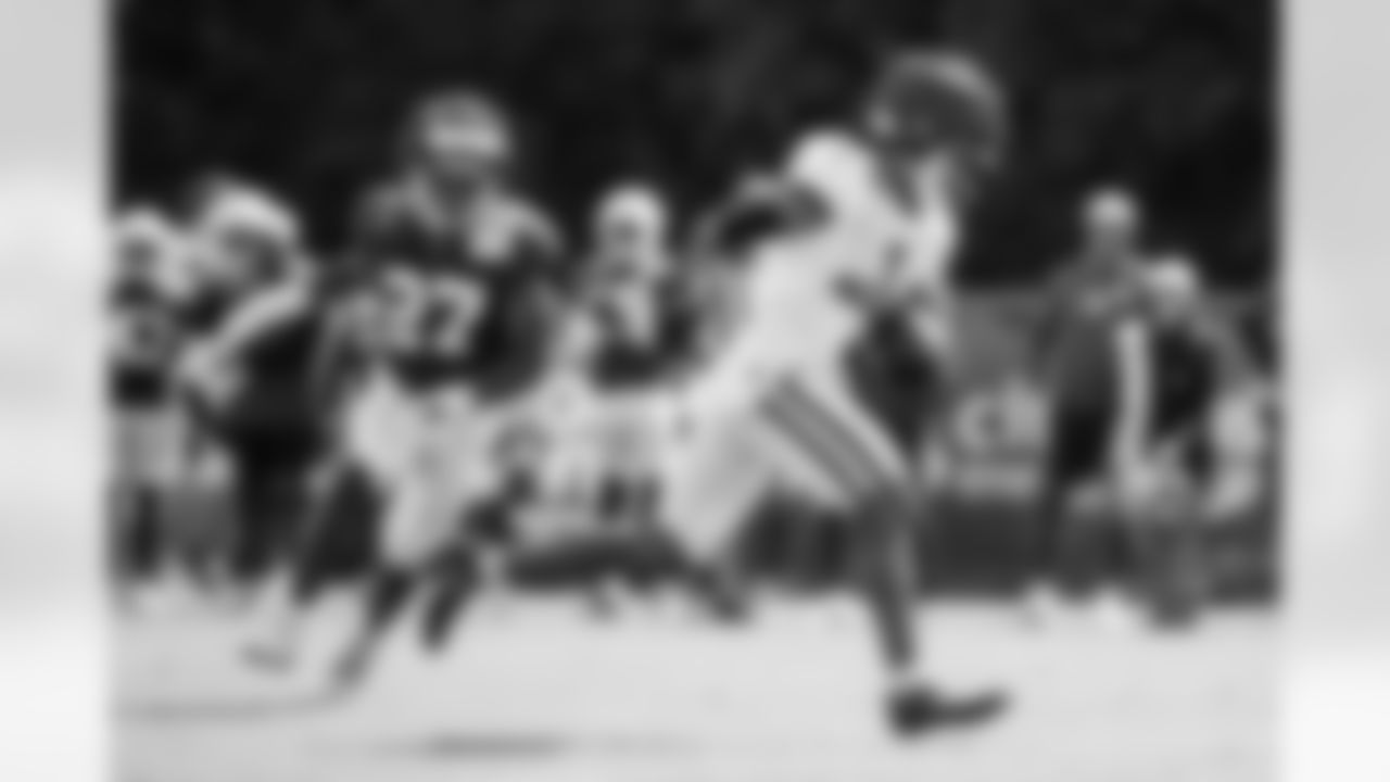 CB Justin Walley #27 and WR Josh Downs #1
