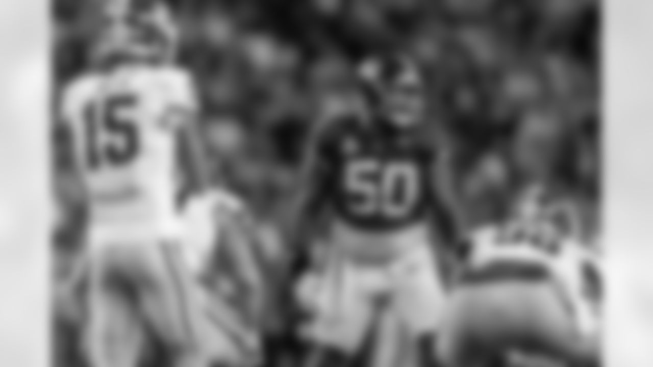 Alabama defensive lineman Tim Smith (50) sets up before a play against Georgia during the second half of an NCAA college football game, Saturday, Sept. 28, 2024, in Tuscaloosa, Ala. (AP Photo/Vasha Hunt)