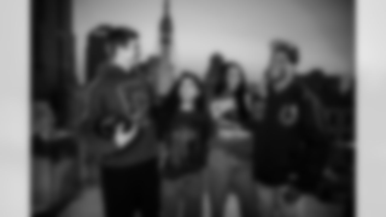 86 TE Will Mallory, 40 CB Jaylon Jones