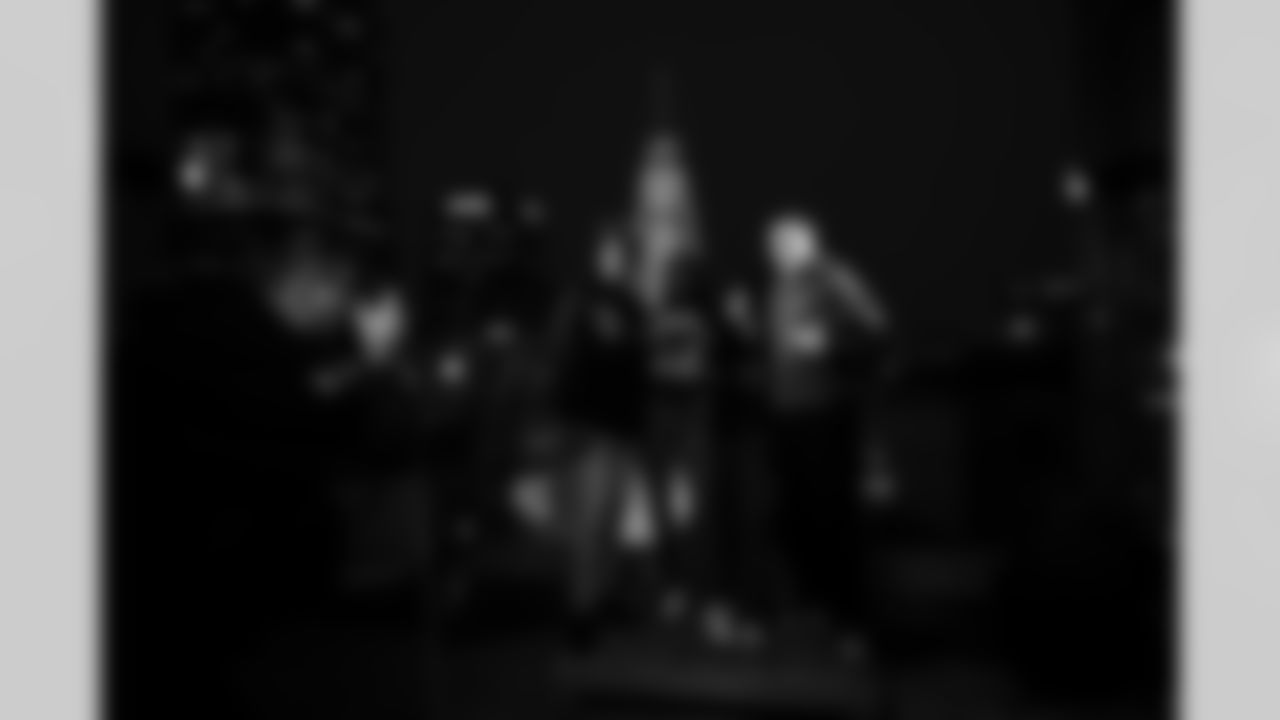 Matt Bowen - Creative Director of Photographic Services, CB Jaylon Jones #40 and TE Will Mallory #86