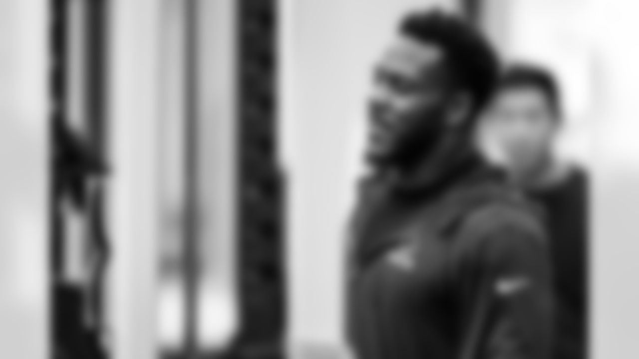 LB Zaire Franklin #44