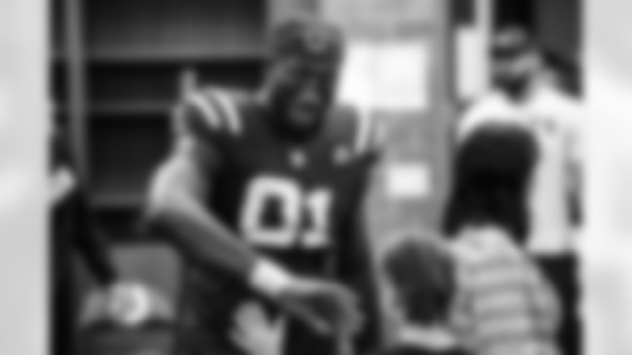 TE Mo Alie-Cox #81