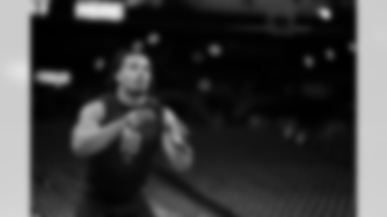 Indiana tight end Riley Nowakowski (18) participates in a drill during the 2026 NFL Scouting Combine on Friday, February 27, 2026 in Indianapolis, Indiana. (Cooper Neill/NFL)