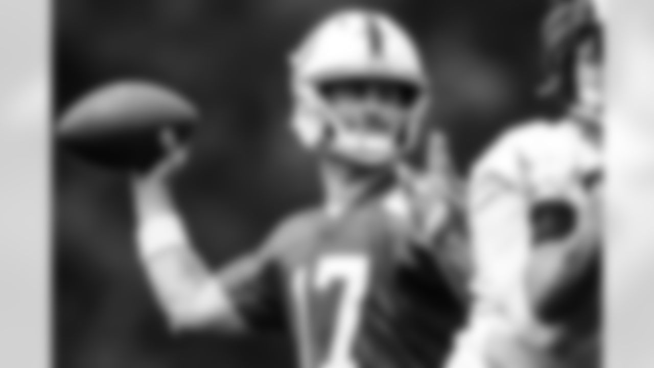 QB Daniel Jones #17
