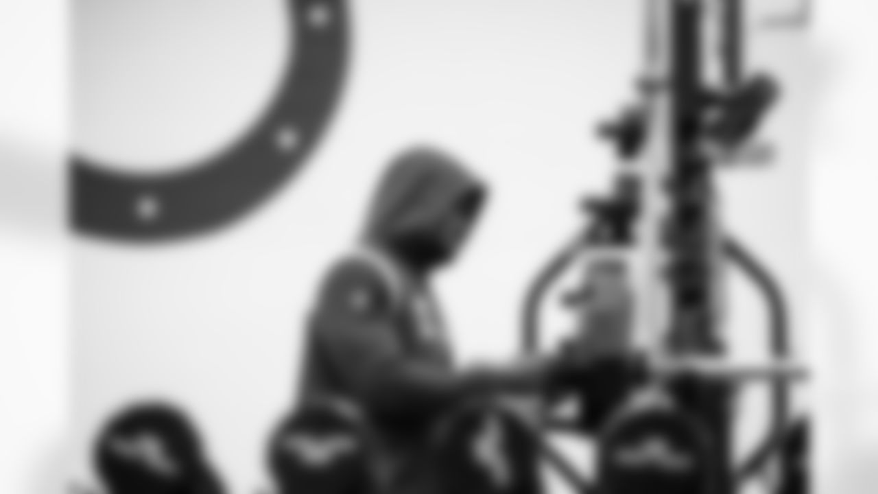 DE Durell Nchami #74