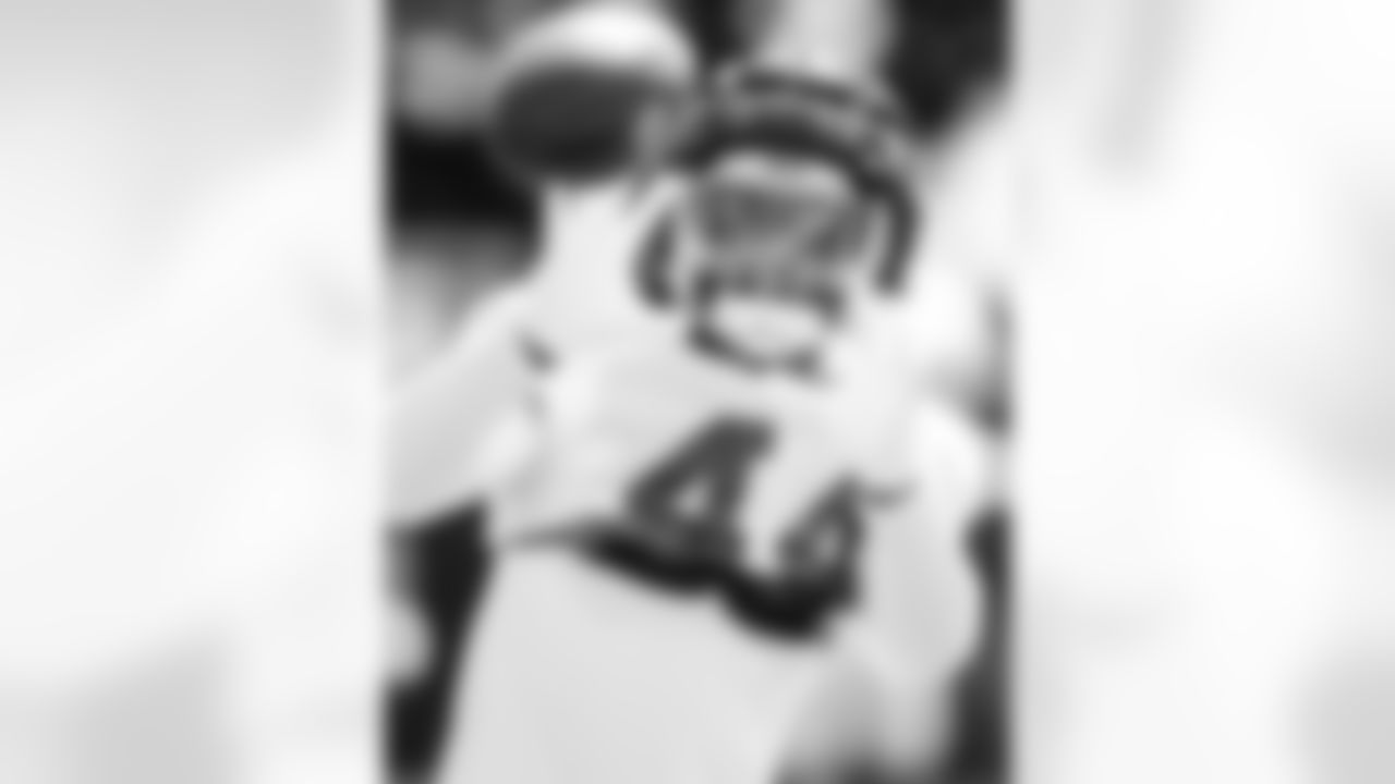 LB Zaire Franklin #44