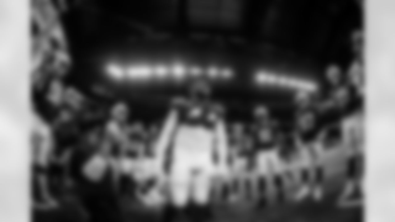 LB Zaire Franklin #44