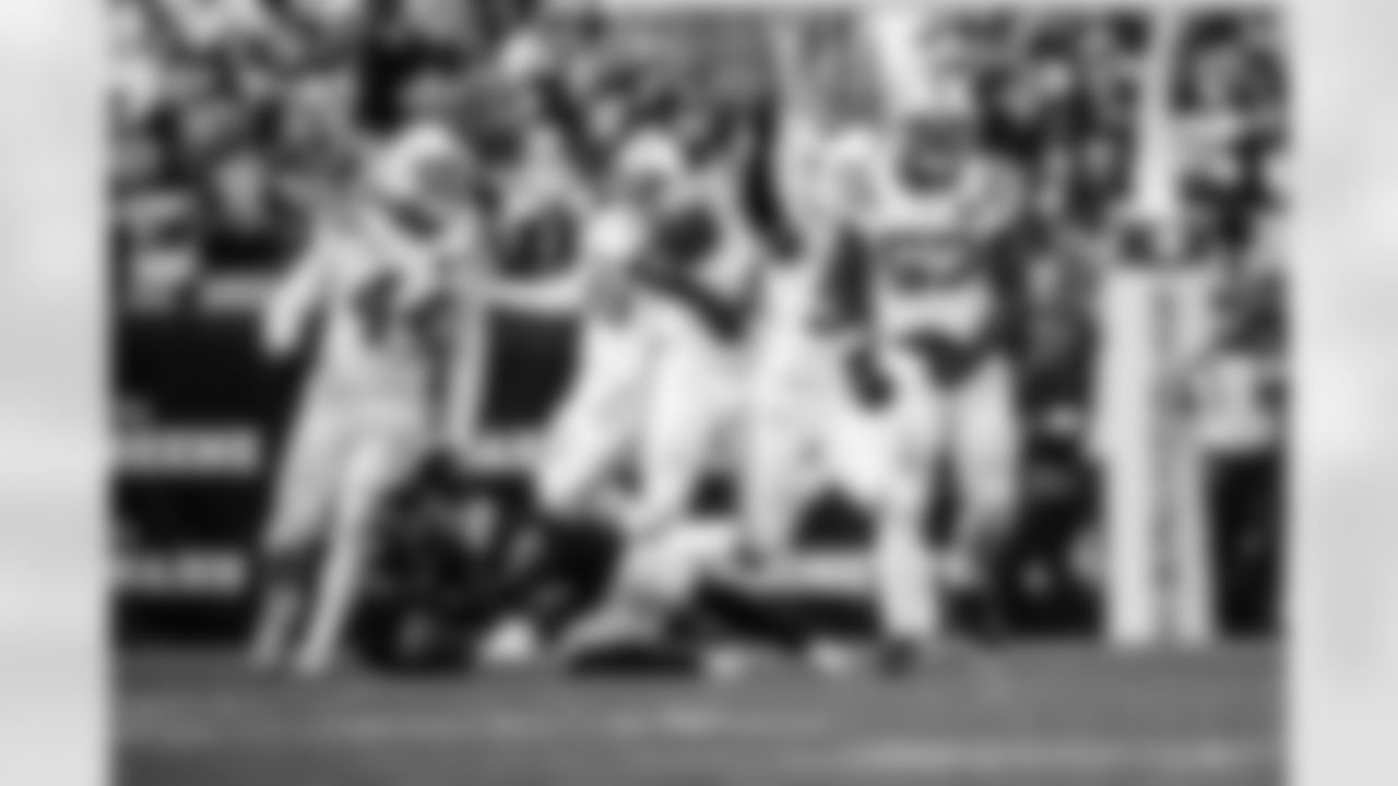 LB Germaine Pratt #53