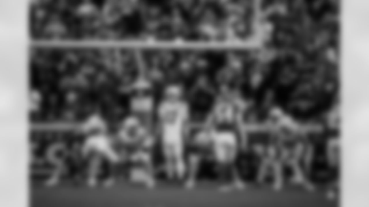 C Tanor Bortolini #60 and QB Daniel Jones #17