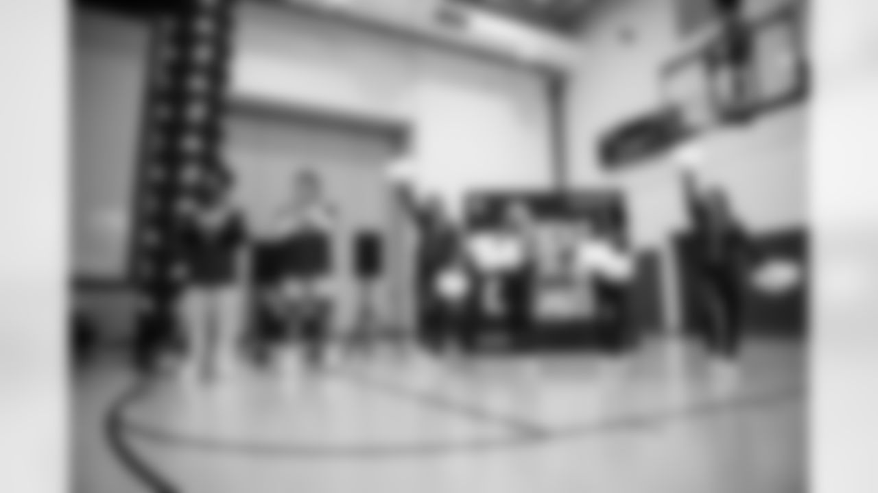 DE JT Tuimoloau #91, T Jalen Travis #75, Morgan M., Kinsley B., Jada W. and Laura P.