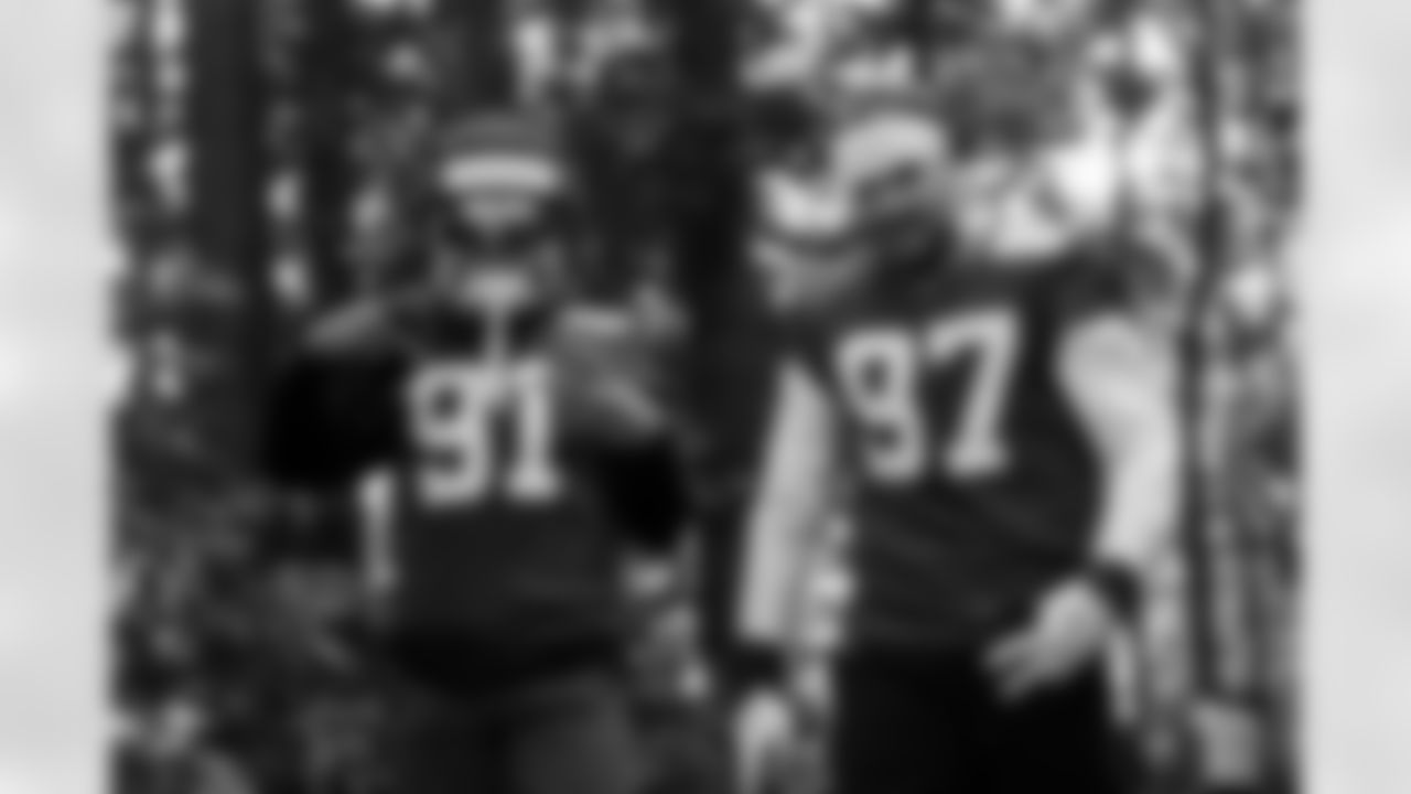 DE JT Tuimoloau #91 and DE Laiatu Latu #97