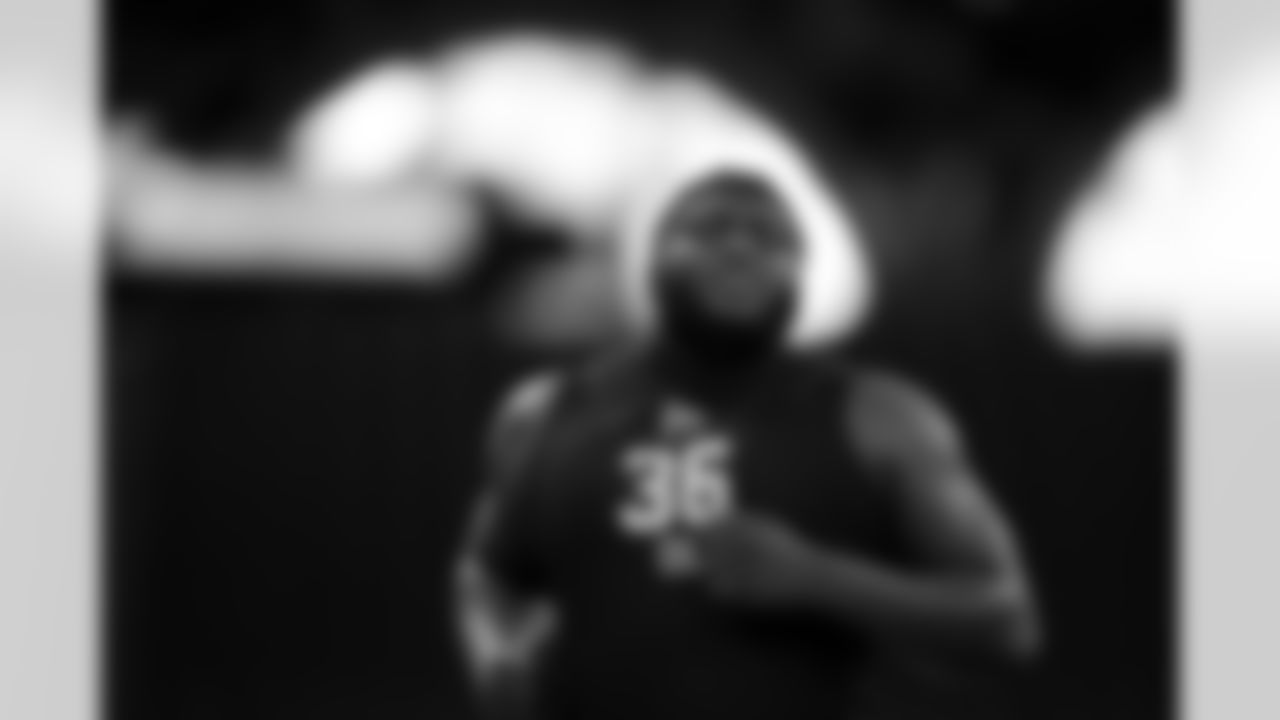 Georgia offensive lineman Micah Morris (36) runs the 40-yard dash during the 2026 NFL Scouting Combine on Sunday, March 1, 2026 in Indianapolis, Indiana. (Cooper Neill/NFL)