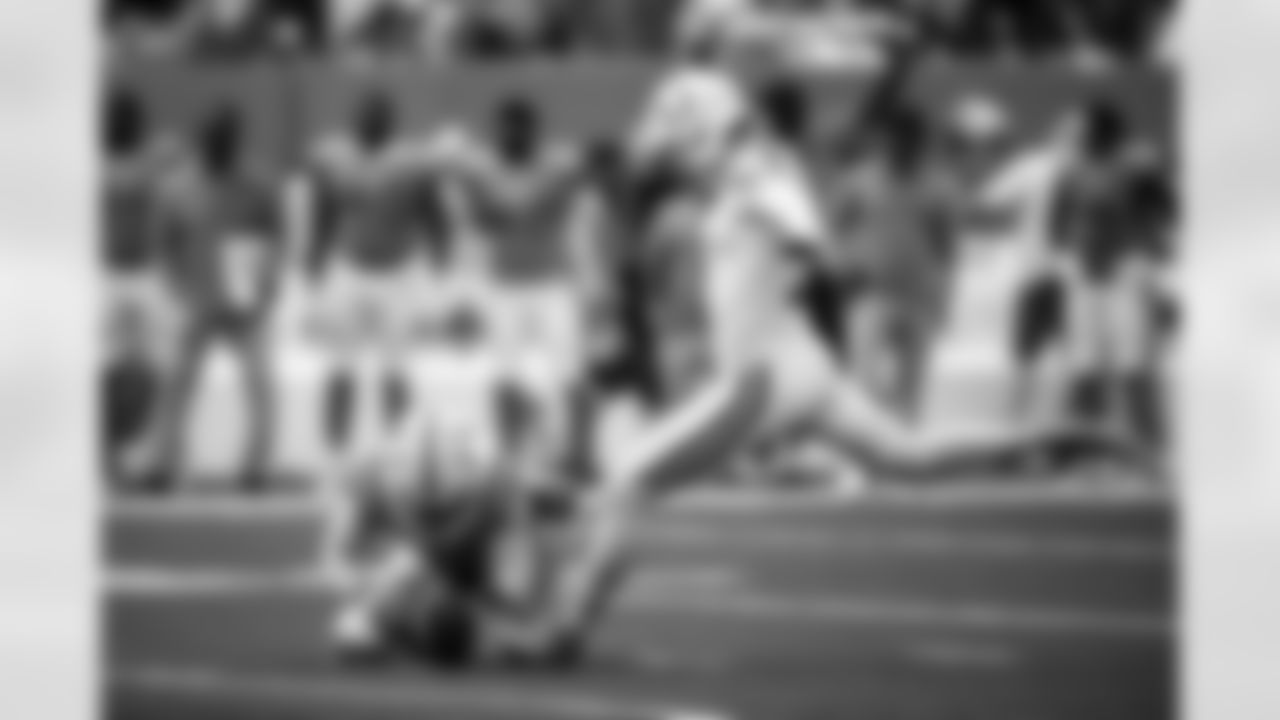 P Rigoberto Sanchez #8 and K Spencer Shrader #3