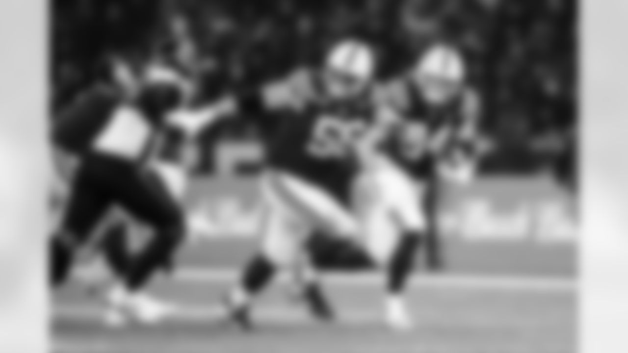 G Quenton Nelson #56 and TE Tyler Warren #84