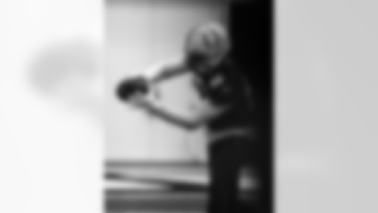 LB Jaylon Carlies #57