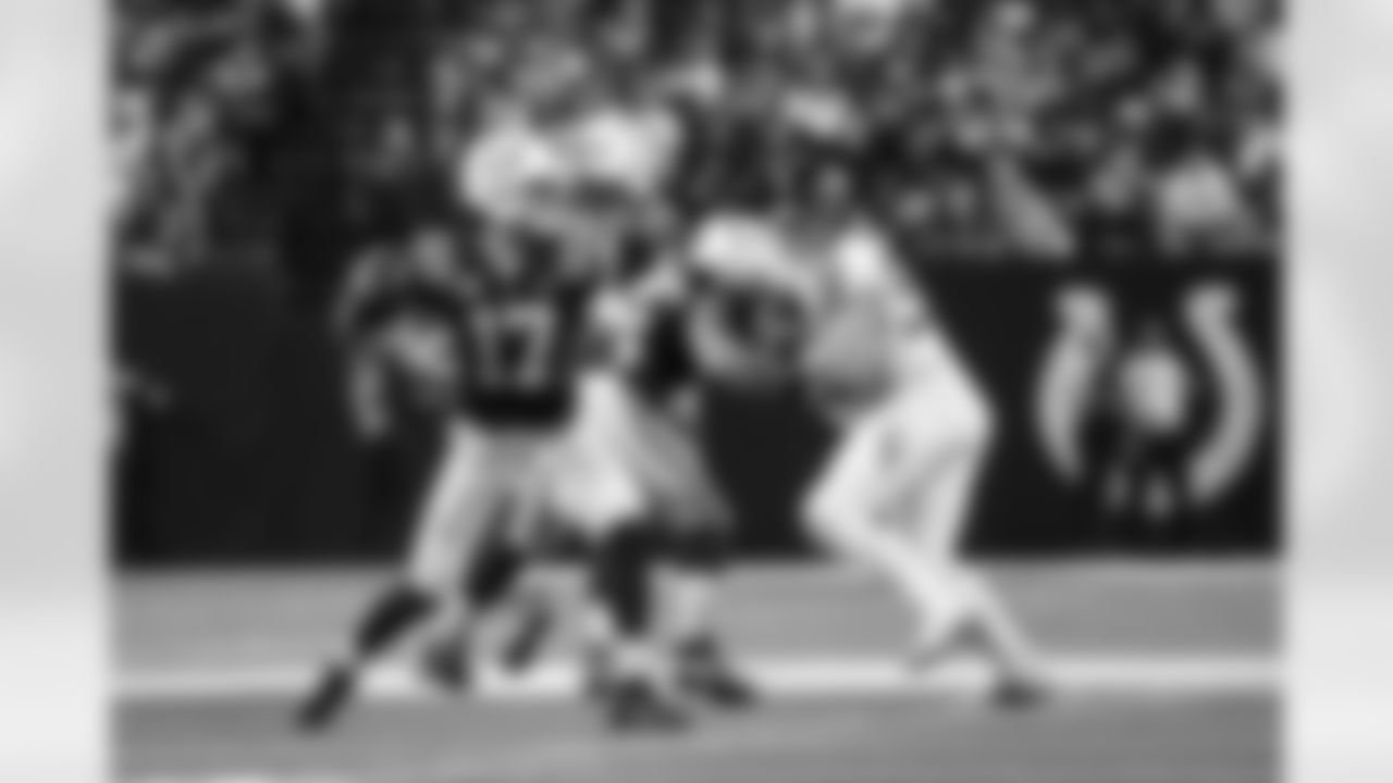 QB Daniel Jones #17