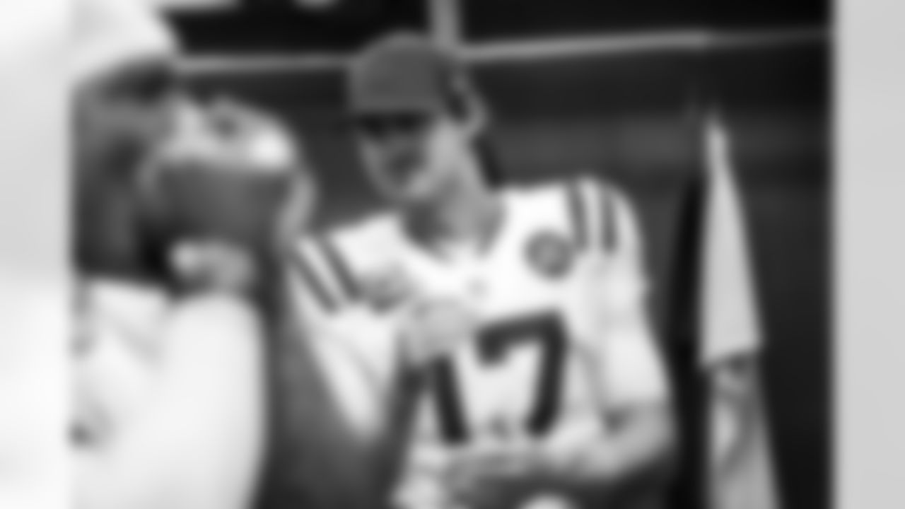 QB Daniel Jones #17