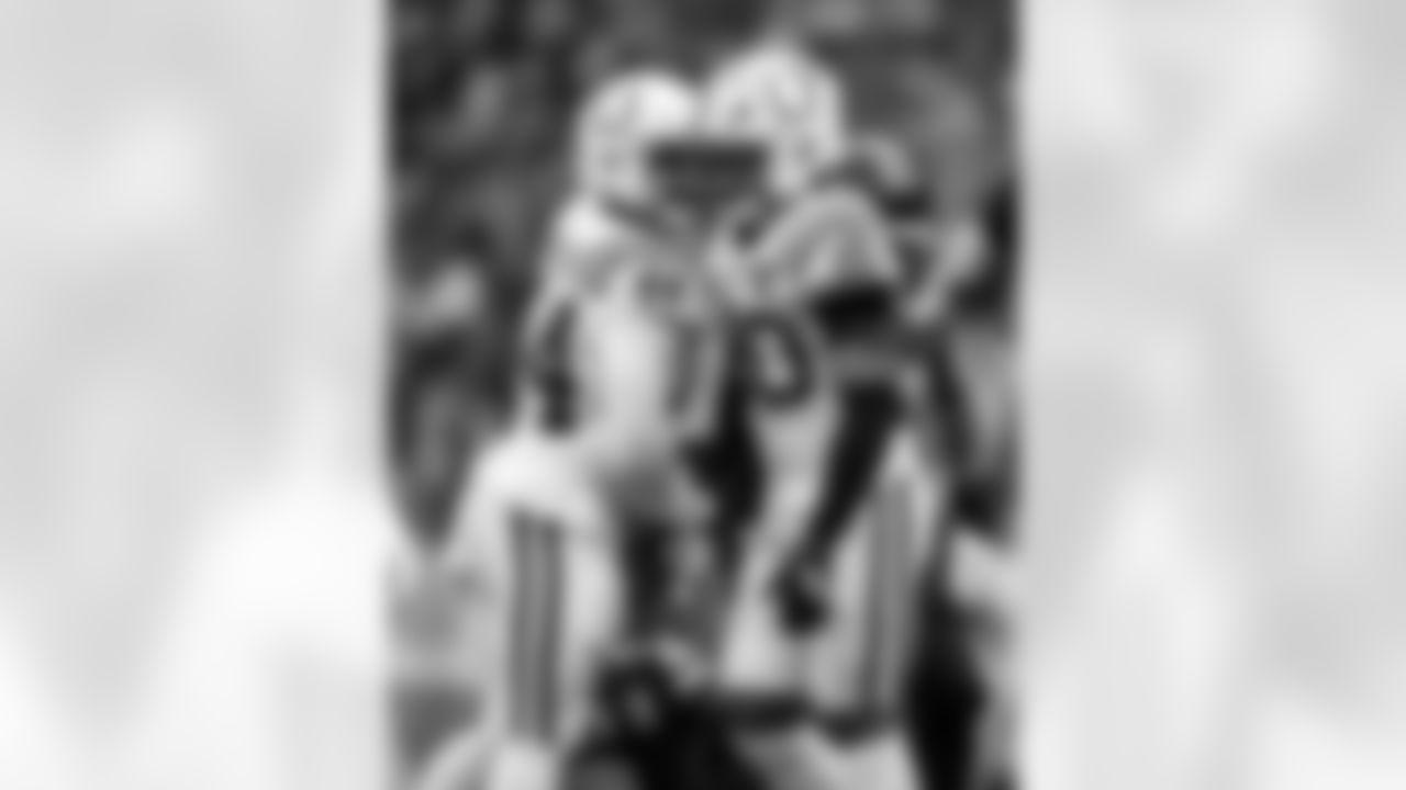 LB Zaire Franklin #44 and S Nick Cross #20